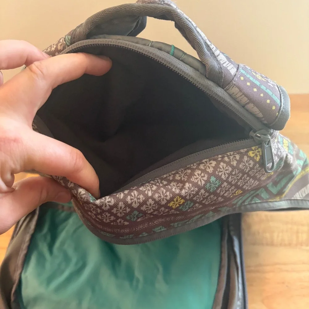 Dakine Gray Teal Yellow Backpack Bag Laptop Sleeve Zipper‎ Closure school work
